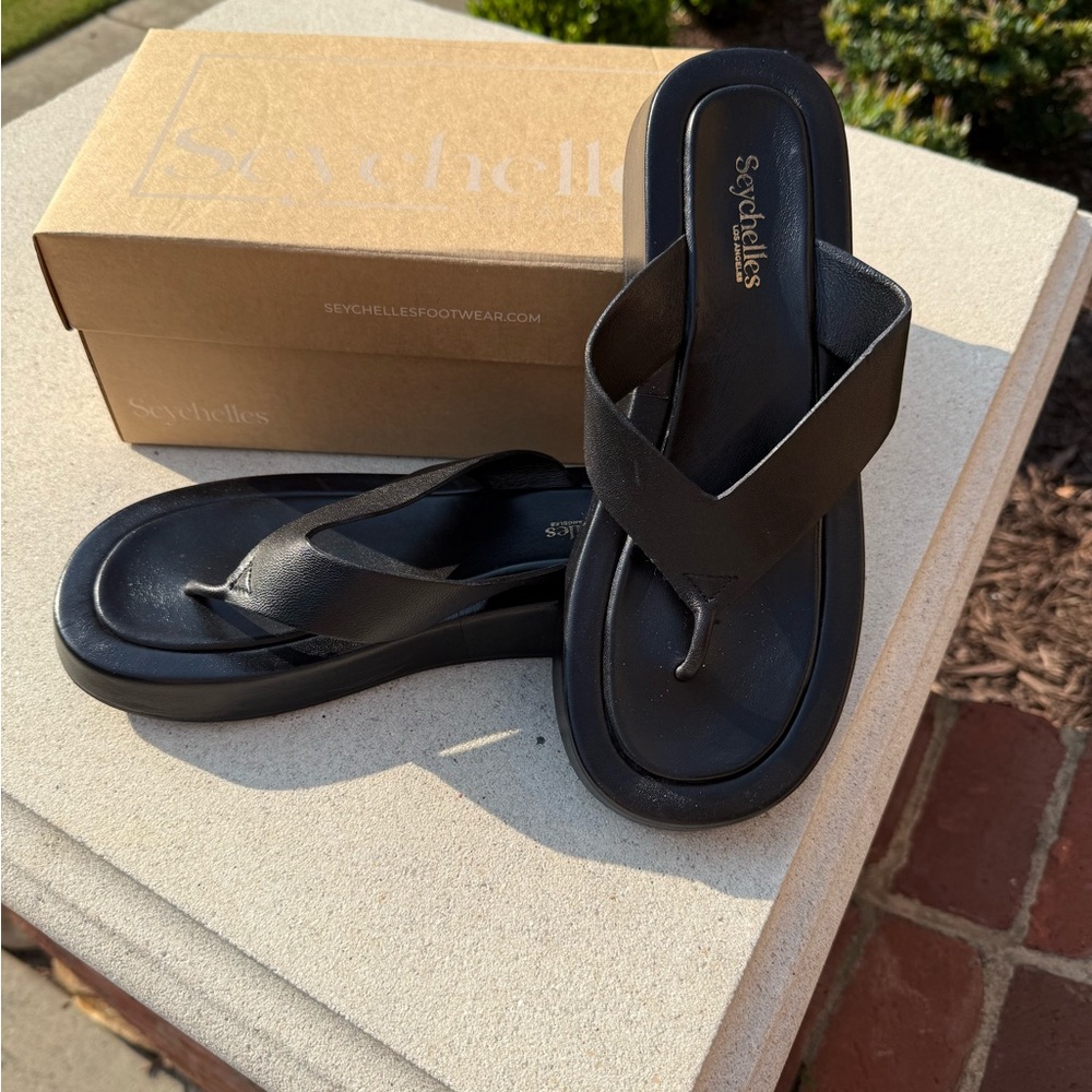 Seychelles Elegant Black Flip-Flops